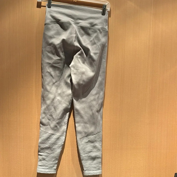 Aerie Offline Women's Main Squeeze Seamless High Rise Waffle Leggings Stone Gray - Picture 5 of 11